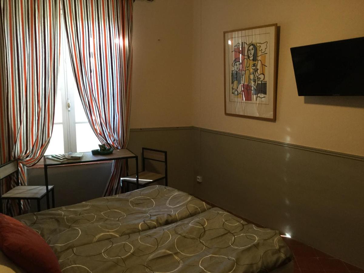 アルジュリエ Les Hirondelles Bed & Breakfast エクステリア 写真